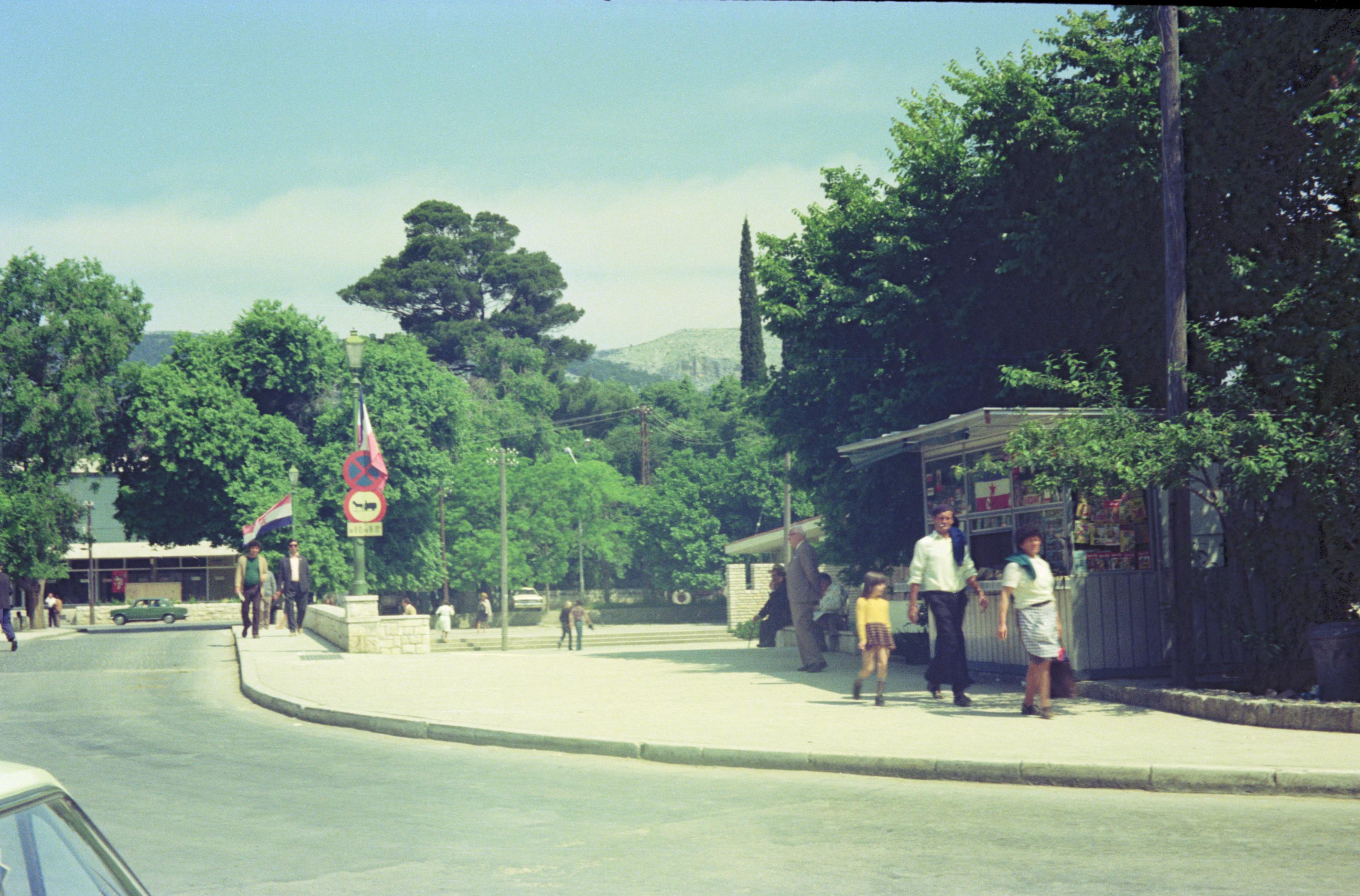 S3_197505-05