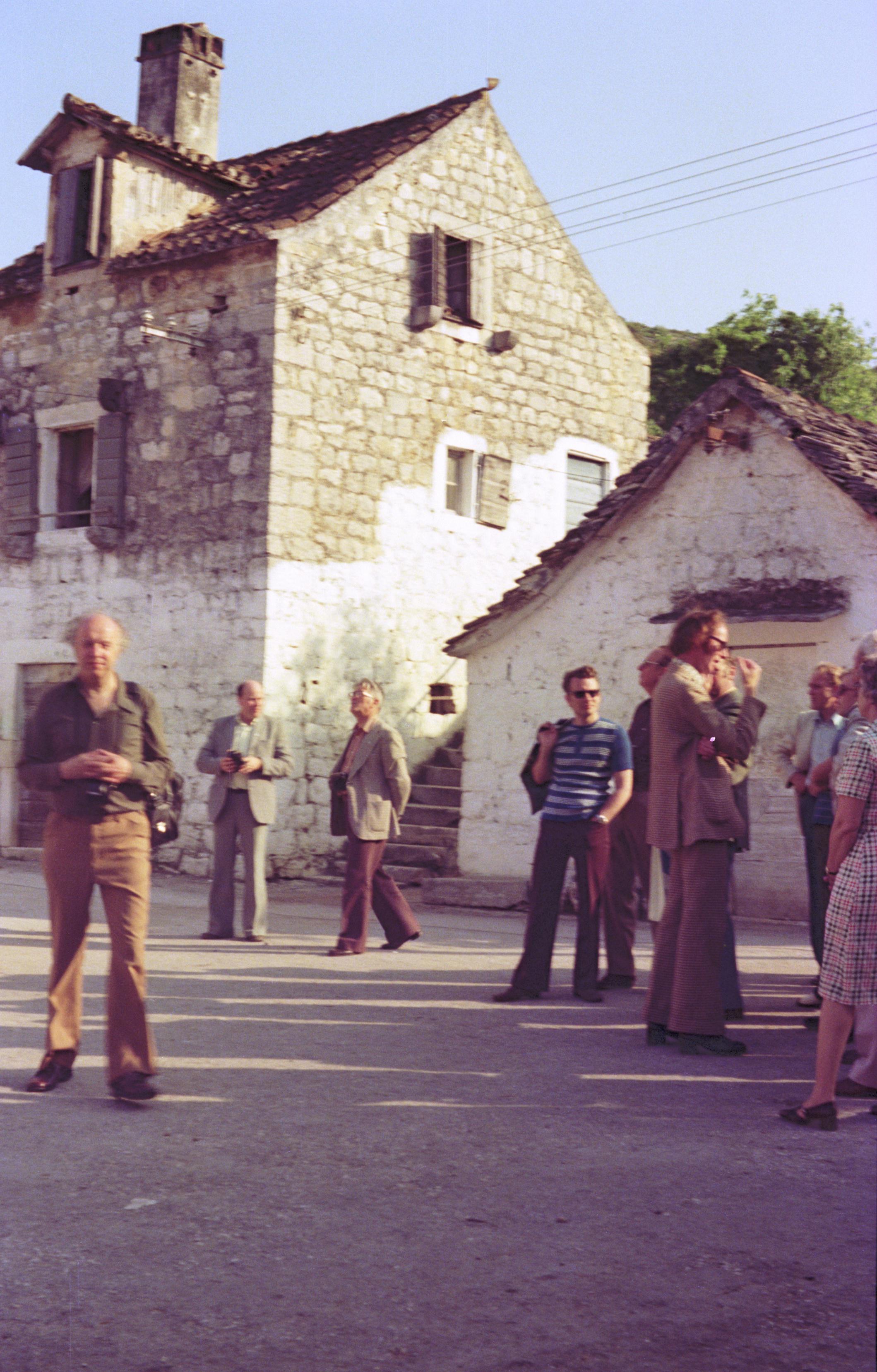 S3_197505-29