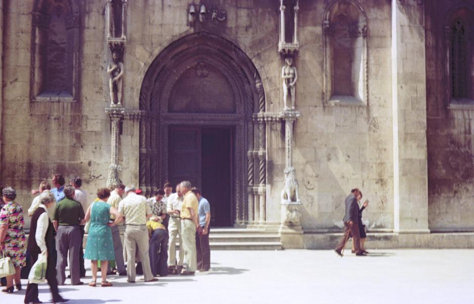 S3_197505-31