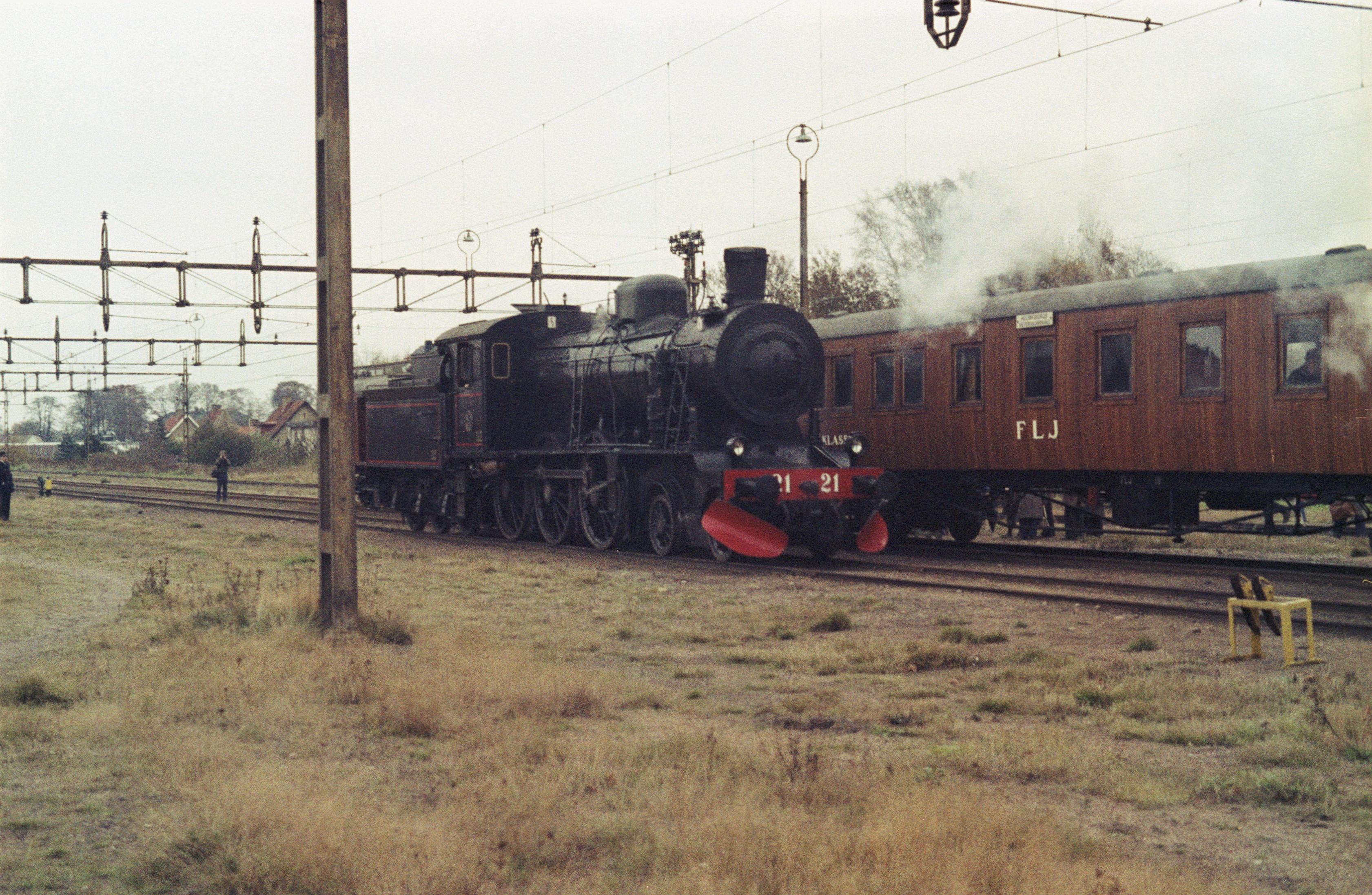 S3_197910-10