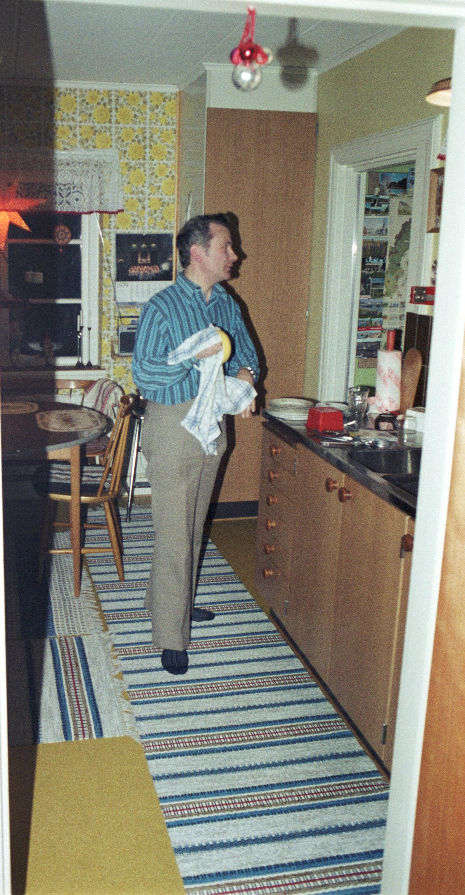 S3_197912-11