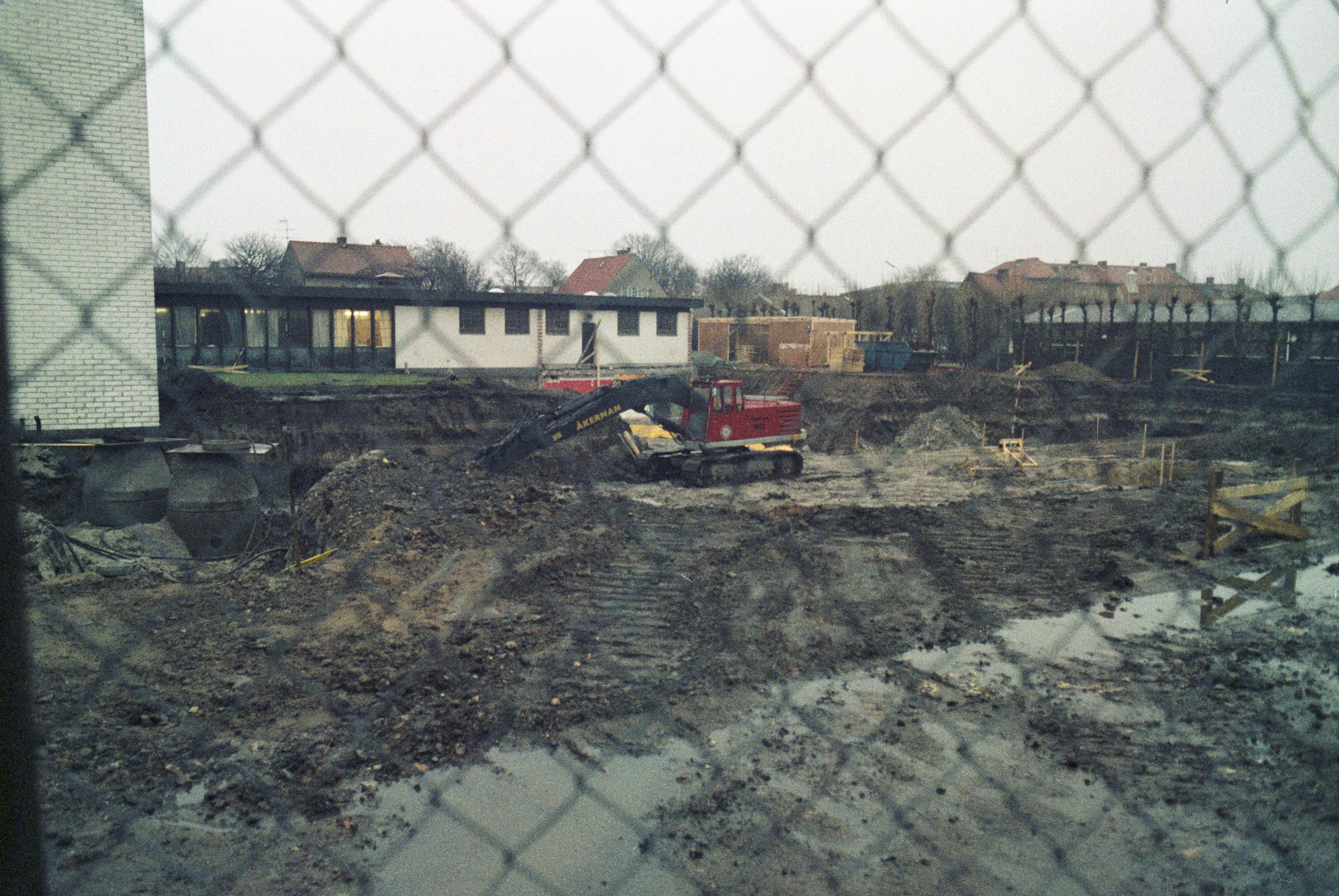S3_197912-25